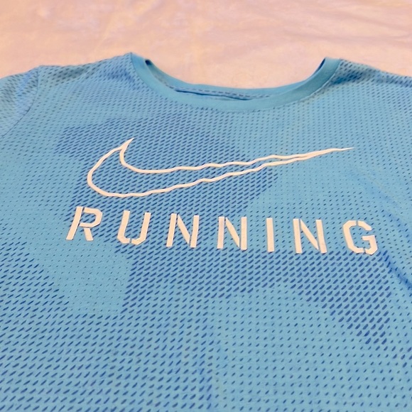 Nike Dri-Fit short sleeve athletic tee - Picture 2 of 3